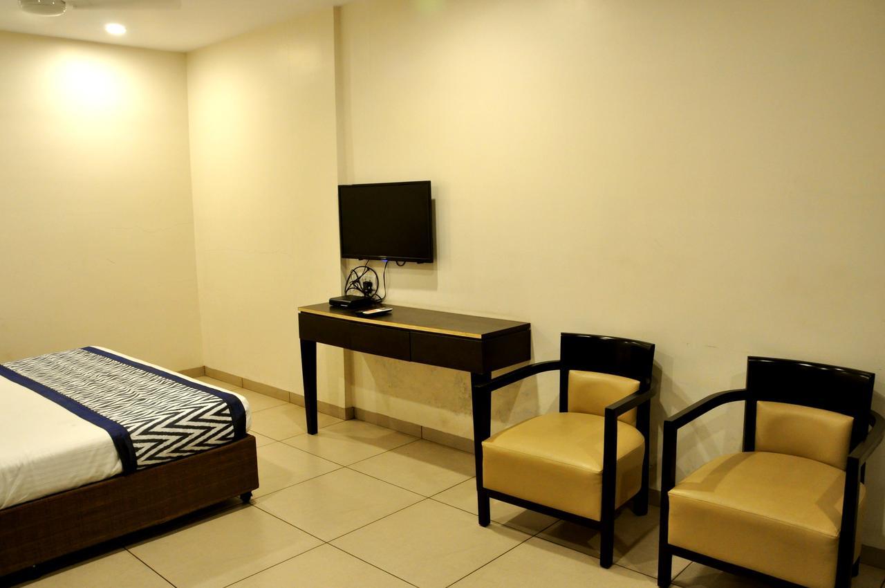 Hotel Tourist, Kolhapur Esterno foto