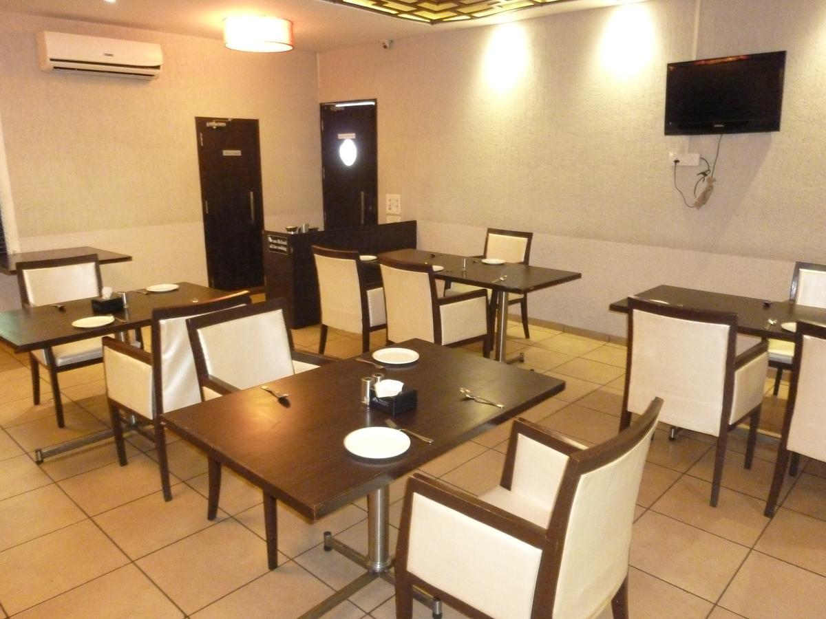 Hotel Tourist, Kolhapur Esterno foto