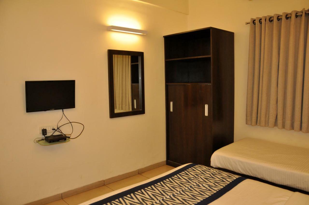 Hotel Tourist, Kolhapur Esterno foto
